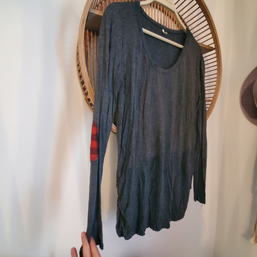 Maternity top with elbow patches